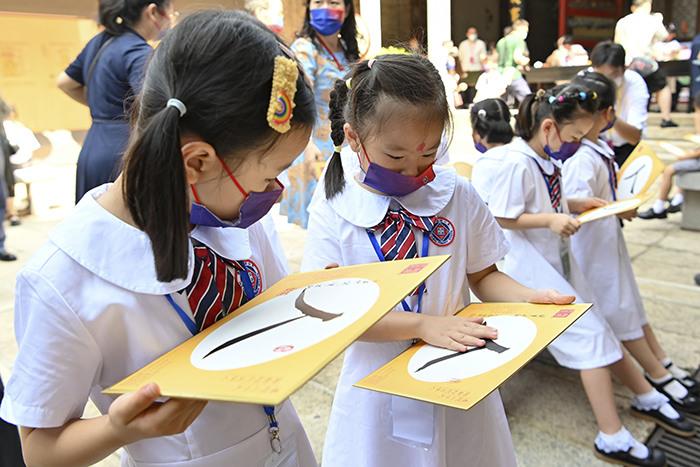 學(xué)生舉行開(kāi)筆禮迎開(kāi)學(xué)