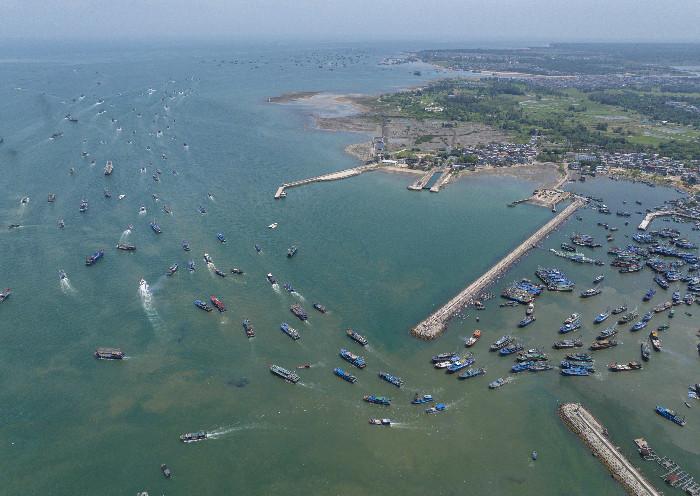 海南萬艘漁船出港“耕?！?>
     <p>海南萬艘漁船出港“耕海”</p>
</a>
        </div>
    </div>
    <!--推薦圖集end-->
    <div   id=