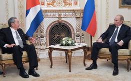 普京會(huì)晤勞爾·卡斯特羅相互擁抱稱很高興見(jiàn)面