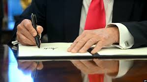 特朗普簽署公告 進一步限制外國公民入境美國