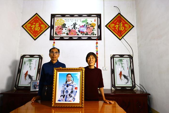 探訪航天員陳中瑞老家：激動交織著忙碌